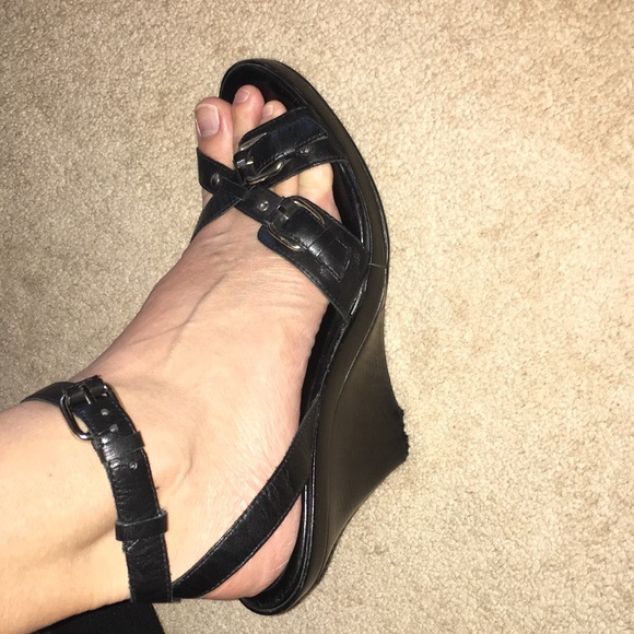 BCBGirls black sz 9 strap wedge - Picture 8 of 8